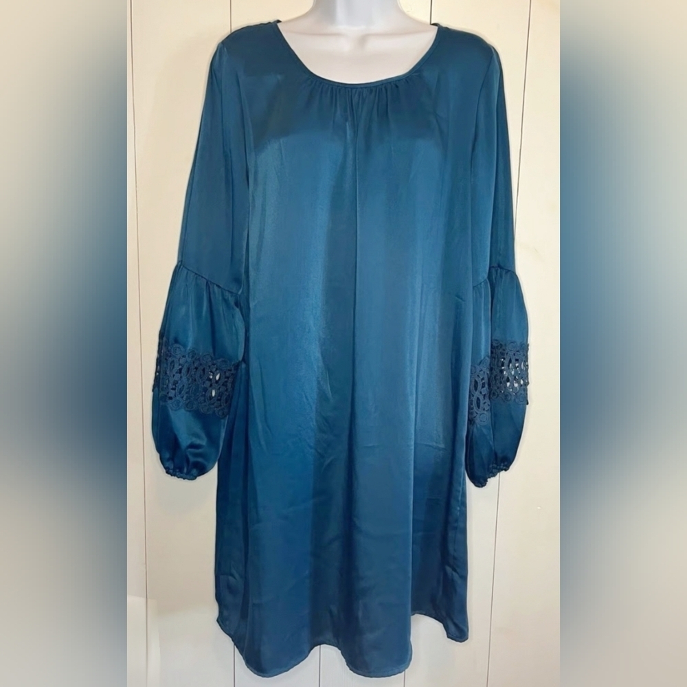 Pleione Teal Blue Shift Dress Sz Med Bell Sleeve Lace Detail Scoop Neck Flowy